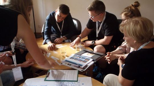 Występują przeciwko fake newsom i mowie nienawiści w mediach społecznościowych