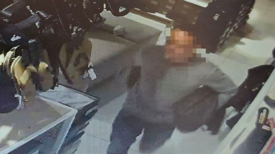 Wyszedł z kradzionymi butami. Trafili do niego jak po sznurku Wyszedł z kradzionymi butami. Trafili do niego jak po sznurku