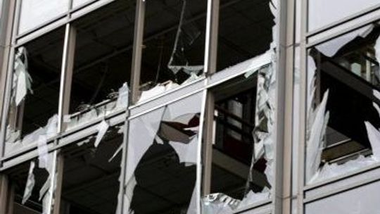 Wytłukli szyby w szkole