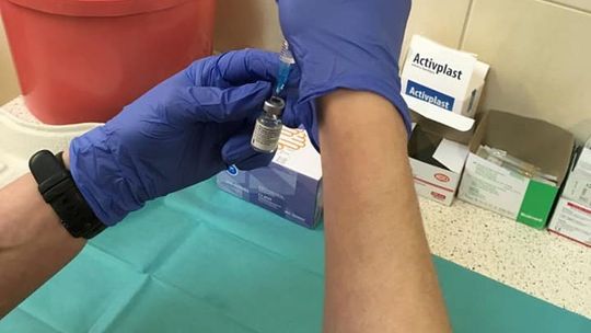 Wznowiono szczepienia nauczycieli. Drugą dawkę przyjmą w gryfińskim szpitalu