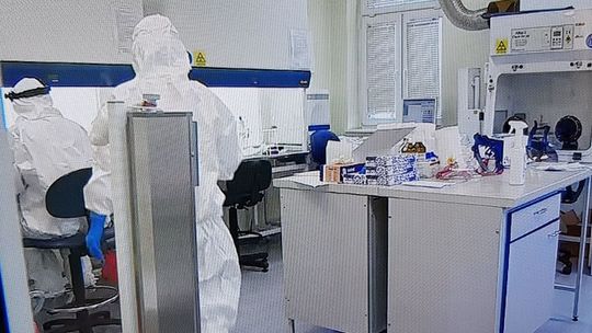 Wzrost liczby zakażonych w naszym powiecie. Dużo ofiar śmiertelnych w kraju