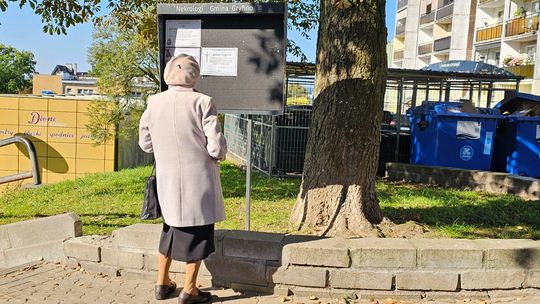 Odejście bliskich nie kończy naszych więzi, lecz przenosi je do krainy wspomnień