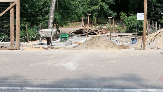 Z chaosu wyłaniają się schody