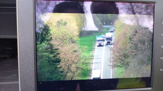 Z drona kontrolują zachowanie kierowców. Wyprzedzał na ciągłej