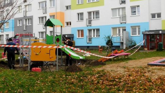 Z nowego placu zabaw dzieci będą zadowolone