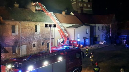 Z pożarem walczy kilka jednostek straży [nowe zdjęcia]