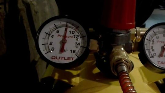 Z zakładu wynieśli taki kompresor