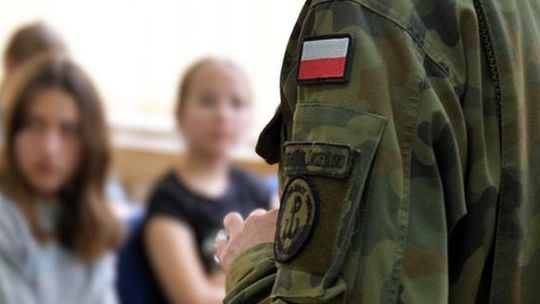 Od poniedziałku wojsko wchodzi do szkół. MON zachęca szkoły do udziały w programie