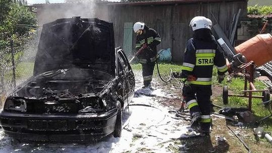 Za podpalenie samochodu grozi im 5 lat więzienia