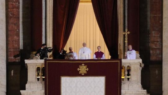 Tak zarabiają na śmierci papieża Franciszka. Drogie dewocjonalia