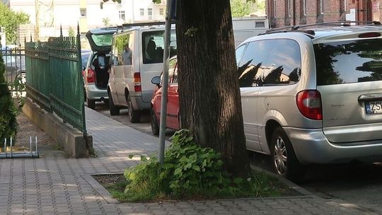 Za wąsko i za tłoczno na Parkowej