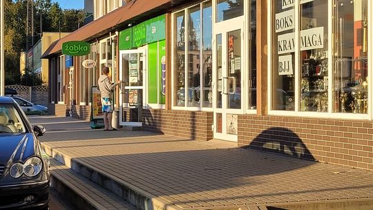 Żabka i woshwosh. Twoje ulubione ubrania zyskają drugie życie w osiedlowym sklepie