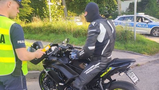 Zabrali mu dowód, bo głośno "pierdział". Popełnił najczęstsze błędy motocyklistów