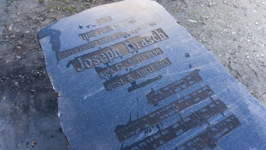 Zabytkowe żydowskie płyty nagrobne uratowane przed zniszczeniem Zabytkowe żydowskie płyty nagrobne uratowane przed zniszczeniem