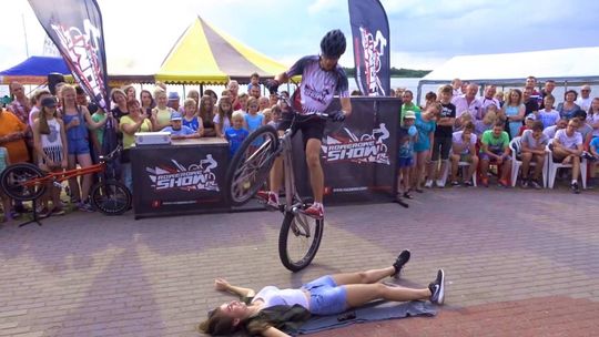 Zacznie się od rowerowych akrobacji