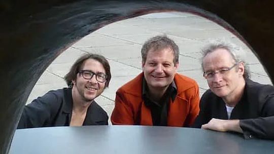 Zagra Out of Print znana z odważnych aranżacji i wirtuozerskich improwizacji. Wstęp wolny