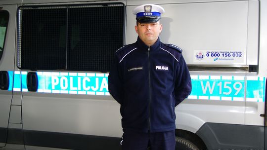 Zajechał drogę i rzucił się w stronę... tego policjanta