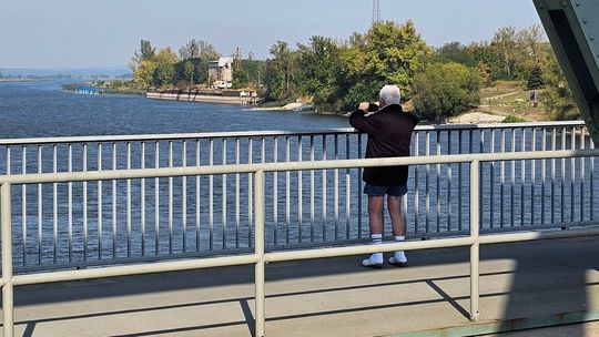 Zakaz lotów nad Odrą dronem, paralotnią, latawcem. Chodzi i bezpieczeństwo ratowników