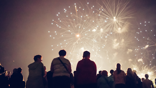 Gminy będą decydować o zakazie odpalania fajerwerków? Żeby mogły ustanawiać i uchylać Gminy będą decydować o zakazie odpalania fajerwerków? Żeby mogły ustanawiać i uchylać