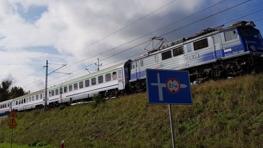 Zakażony podróżował pociągiem. Teraz pasażerów szuka sanepid, a policja wydała komunikat