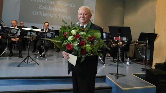 Zakładowa Orkiestra Dęta Elektrowni Dolna Odra muzycznie i z humorem świętowała jubileusz 35-lecia 