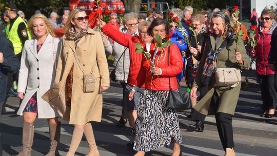 Zakochani w życiu – gryfińskie obchody Dnia Seniora pełne radości i integracji [FOTO]