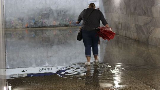Zalało przejście podziemne