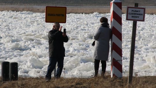 Zamarznięta Odra. Zanim lód skruszą lodołamacze [FOTO]