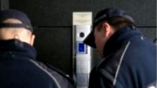 Zamiast pozostawać w kwarantannie - jeden otworzył lokal gastronomiczny, a drugi udostępniał baseny hotelowe