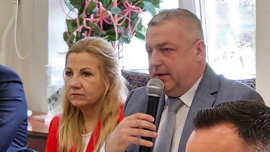 Zamieszanie z wykluczeniem radnego i wyborem "pani skarbnik". Odwołali obecną skarbnik gminy Zamieszanie z wykluczeniem radnego i wyborem "pani skarbnik". Odwołali obecną skarbnik gminy