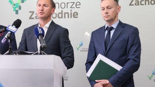 Zamknął gabinet prezesa na klucz i schronił się w swoim gabinecie