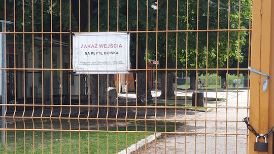 Zamknęli wejścia na stadion. Dlaczego mieszkańcy nie mogą korzystać z obiektu?! - pyta czytelnik 