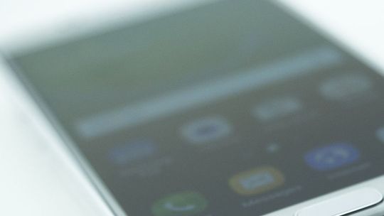 Zamówił smartfona w internecie, zapłacił i go okradli