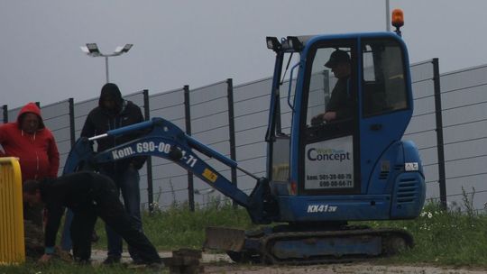 Zaniedbana ścieżka rowerowa doprowadzona prawie do ruiny