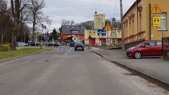 Zapada się jezdnia koło budynku pogotowia Zapada się jezdnia koło budynku pogotowia