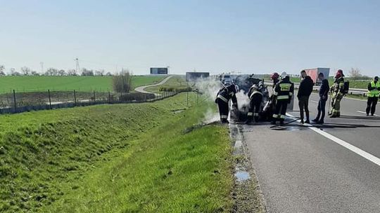 Zapaliło się auto podczas jazdy Zapaliło się auto podczas jazdy