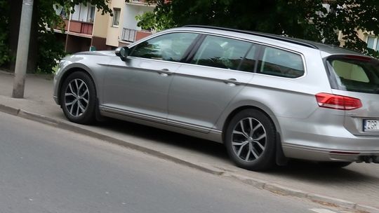 Zaparkował prawie na skrzyżowaniu Zaparkował prawie na skrzyżowaniu