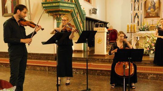 Zaplanowali w plenerze, ale ze względu na deszcz - przenoszą