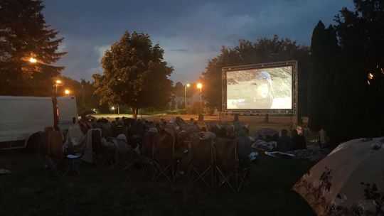 Zapraszają do kina pod chmurką, a raczej pod gwiazdami