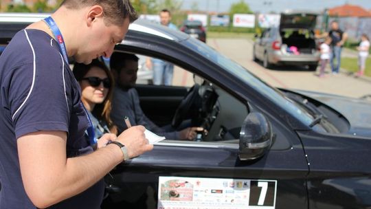 Zapraszają na rajd samochodowy szlakiem szachownic