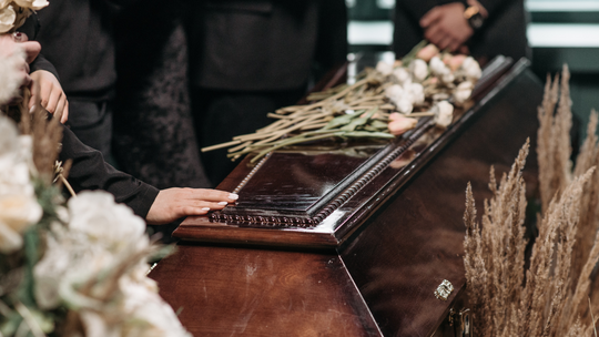 Zasiłek jest daleki od kosztu pogrzebu. Proponują zasiłek pogrzebowy w wysokości 6450 zł Zasiłek jest daleki od kosztu pogrzebu. Proponują zasiłek pogrzebowy w wysokości 6450 zł