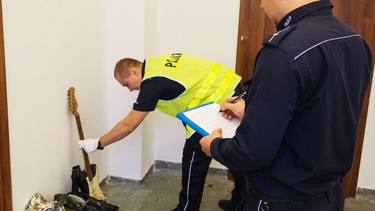 Zaskoczony złodziej porzucił... gitarę