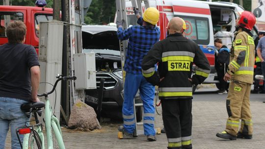 Zasłabł i uderzył w słup. Problemy z usuwaniem skutków [FOTO]