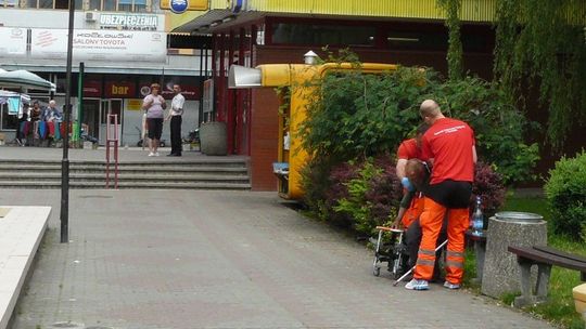 Zasłabł koło Biedronki