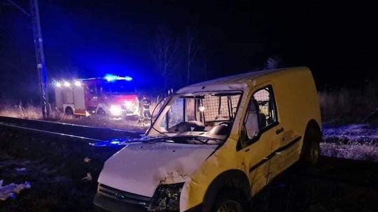 Zasnęła za kierownicą. Auto dachowało 