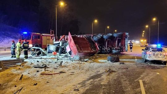 Zasypane śniegiem drogi. Wiele kolizji i wypadków w regionie