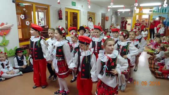 Zatańczyli poloneza i z dumą zaśpiewali hymn narodowy