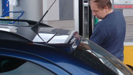 Zatankowałem i auto nie odpaliło. Uważajmy, gdzie napełniamy bak