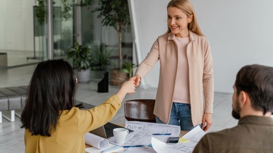 Zatrudnianie cudzoziemców. Jak skutecznie i legalnie zatrudnić pracowników z zagranicy?