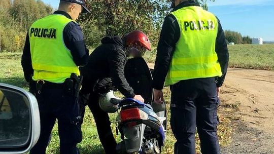 Zatrzymali motorowerzystę jadącego zygzakiem